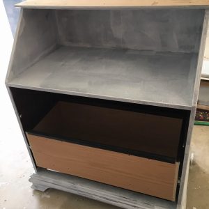 How to Paint Laminate Furniture
