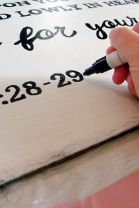 Easy, DIY Farmhouse Sign