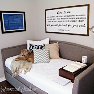 Easy DIY Farmhouse Sign