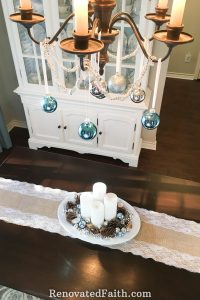 Why Celebrate Advent? {Modern Advent Wreath Ideas} #adventwreath #christmascenterpiece #advent
