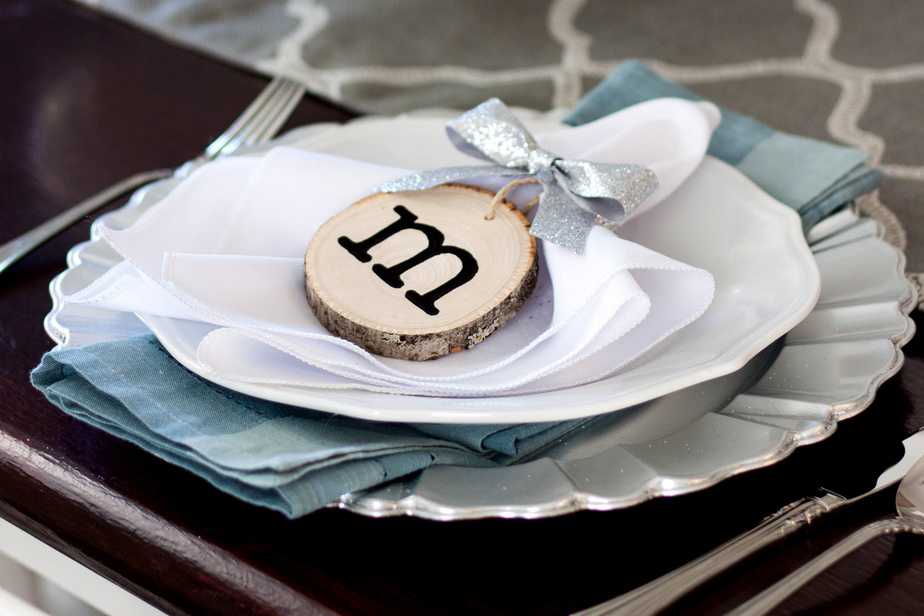 Wood Slice Place Cards (Personalized Wood Slice Ornaments for Guests)