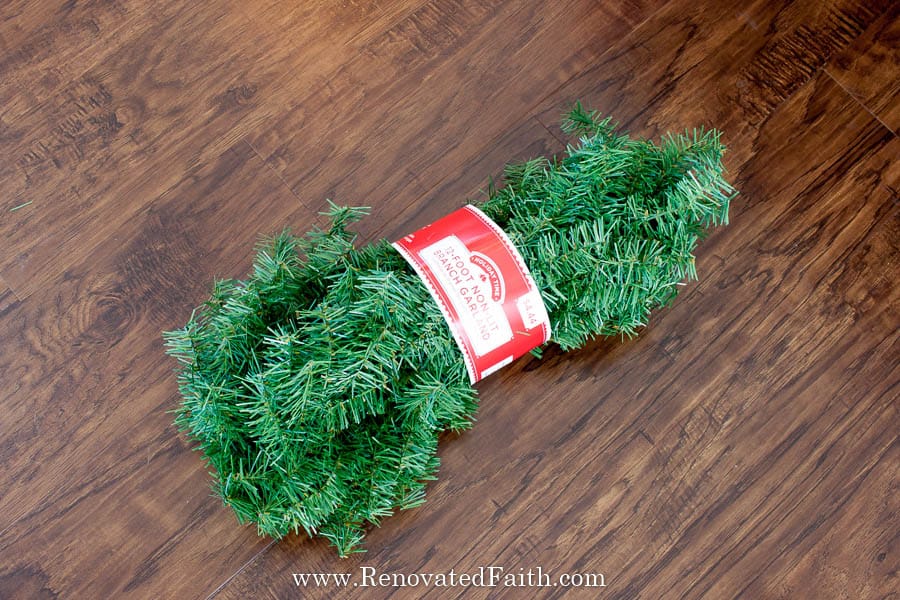 Decorate a Christmas tree step by step