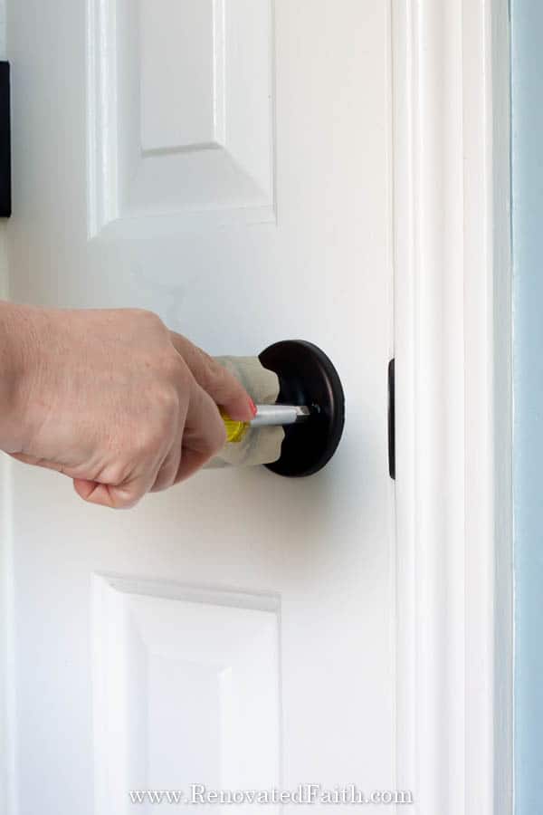 The Best Way to Spray Paint Door Knobs (That Last!), 2024