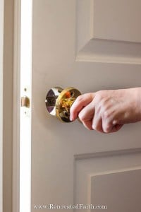 spray paint door knobs