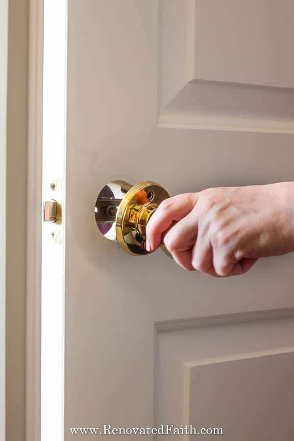 how to spray paint door knobs that last