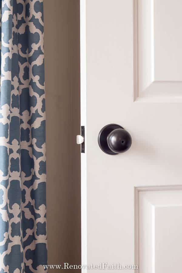 How to Upgrade Door Knobs with Spray Paint, The Tried and Tested