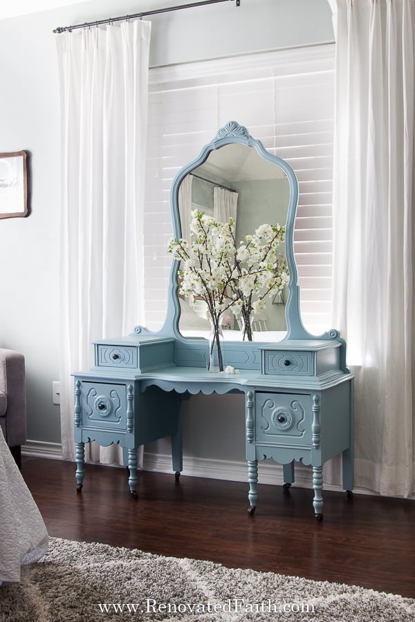 antique makeup vanity with lights