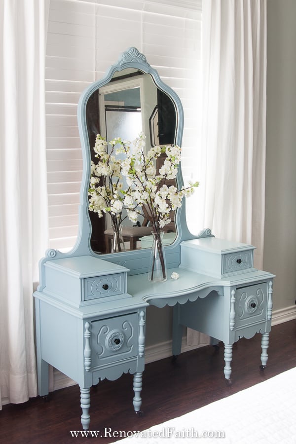 The Way to Paint Furniture (Vintage Vanity Makeover)