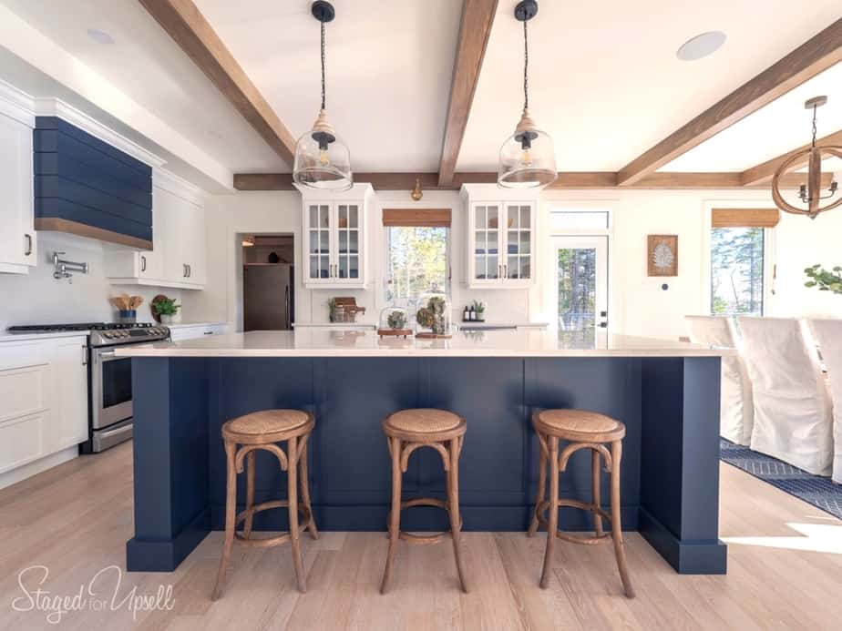 Benjamin Moore Hale Navy island in kitchen