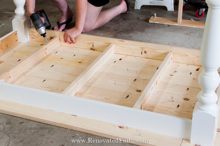 How To Build a Farmhouse Kitchen Table (The EASY Beginner Method! )