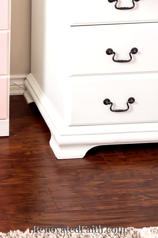 how to paint laminate furniture