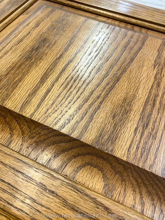 oak cabinet grain