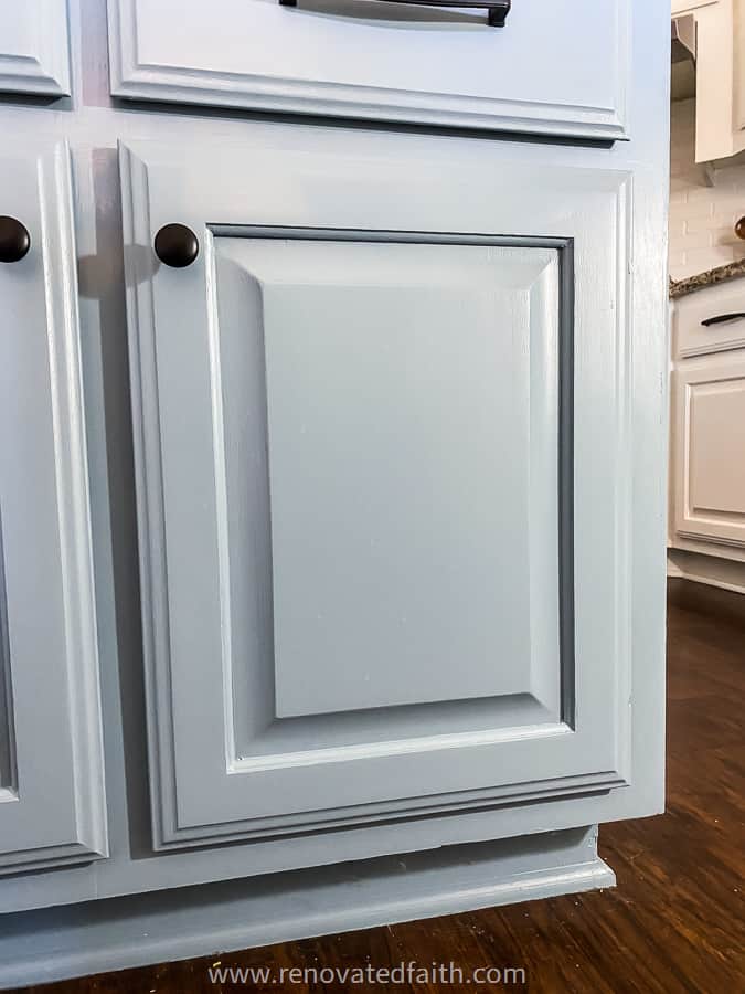 cabinet door with grain filler