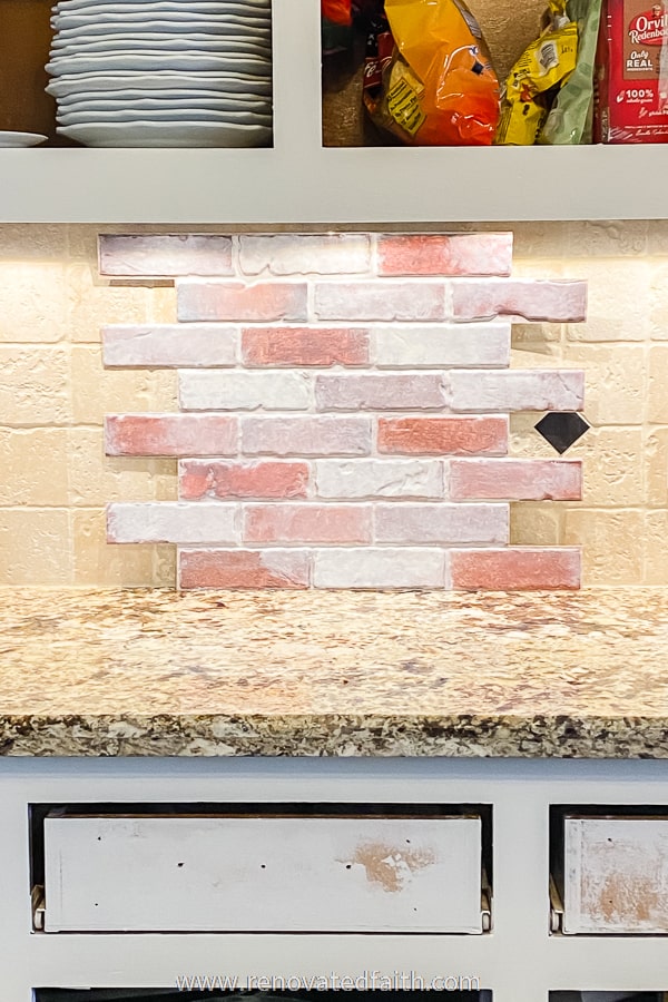 whitewashed brick backsplash tutorial - Renovated Faith