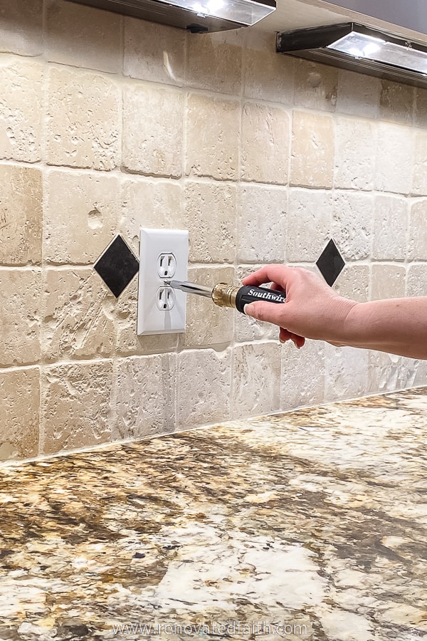 removing outlet cover