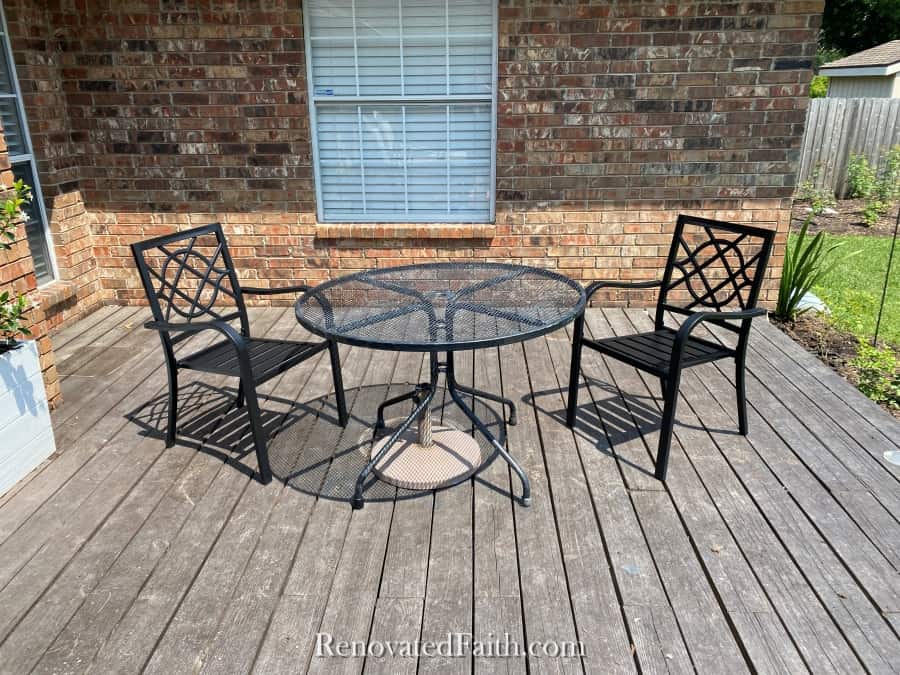 old black patio furniture set to be repainted