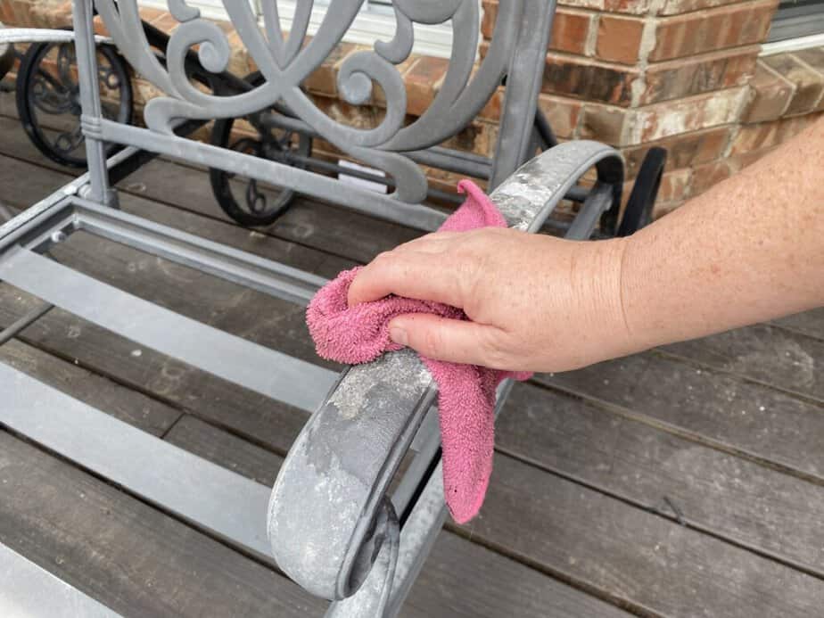 cleaning metal outdoor furniture before spray painting