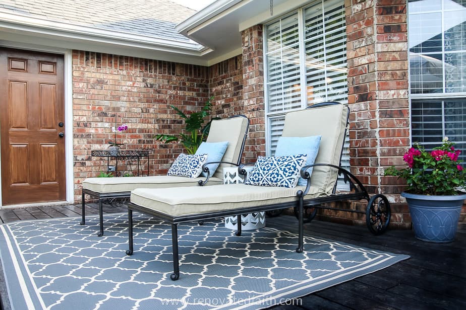 chaise lounges after being spray painted