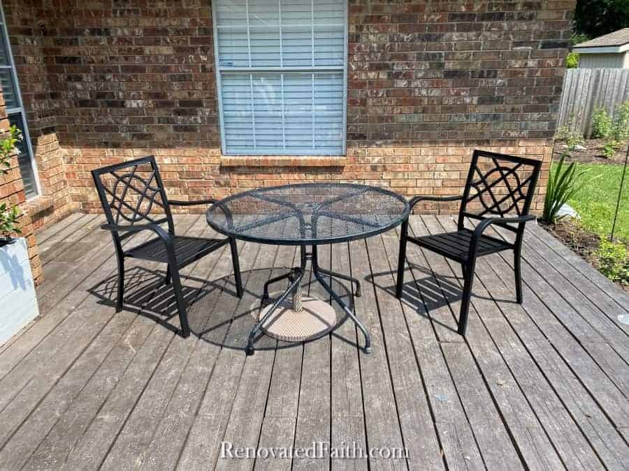before picture of patio table and chairs