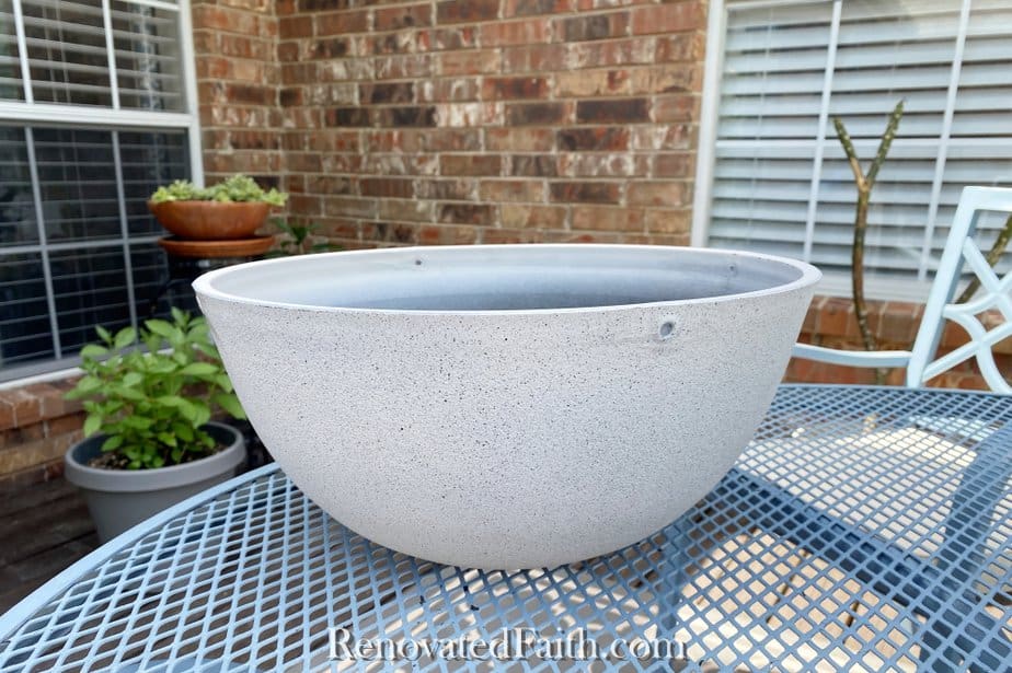 round plastic planter